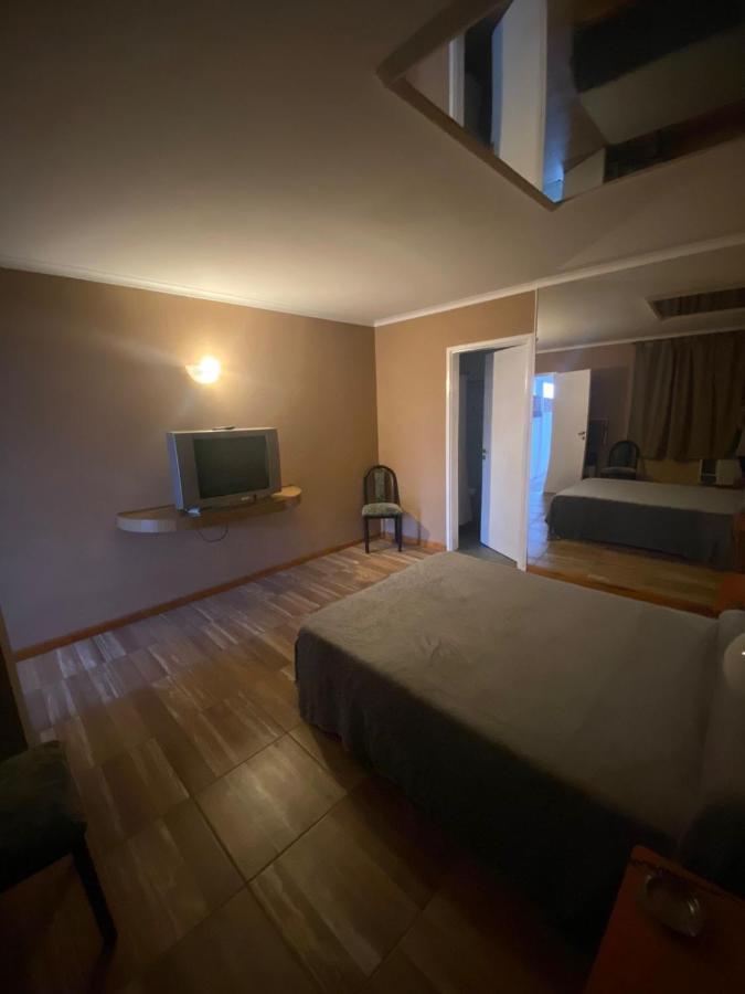 Hotel-Alojamiento Candilejas Parana Bagian luar foto