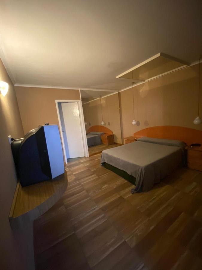 Hotel-Alojamiento Candilejas Parana Bagian luar foto