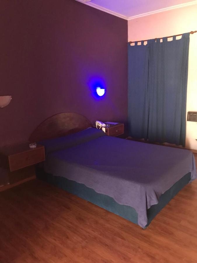 Hotel-Alojamiento Candilejas Parana Bagian luar foto